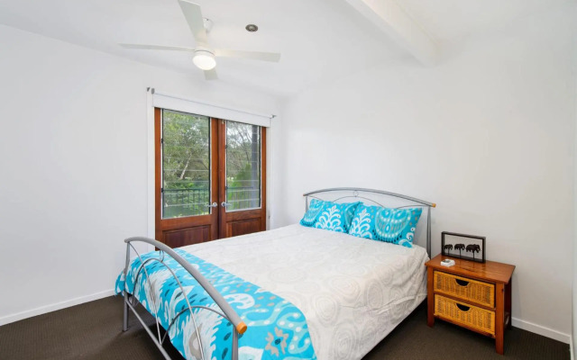 BONNY BEACH HOUSE - Holiday Accomodation with Pool