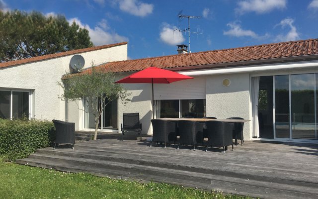 Modern Villa in Brives-sur-Charente with Private Pool