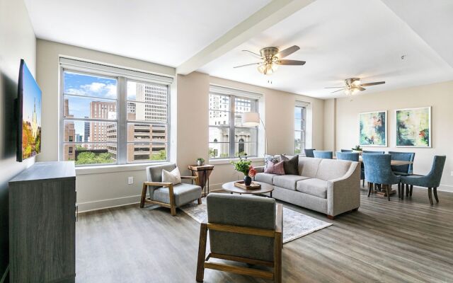 Spacious 4BR Condo Near French Quarter