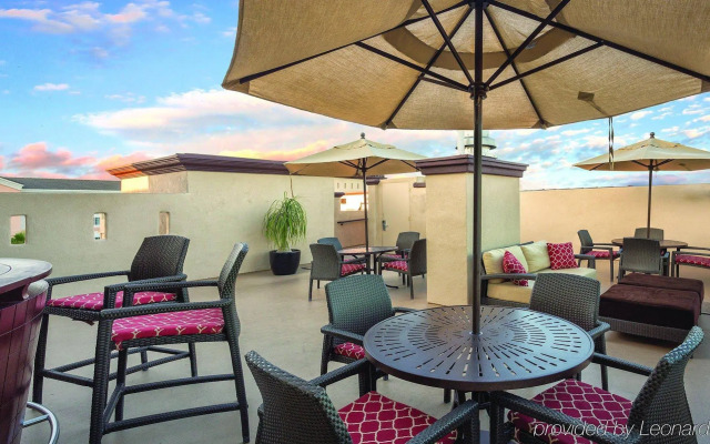 Peacock Suites