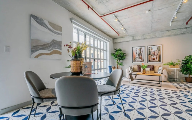 w Picturesque 2BR in Plaza Herrera