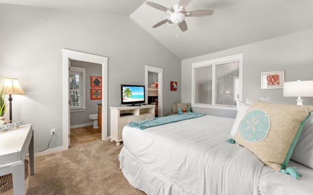 1369 Laurel Grove "the Crows Nest"