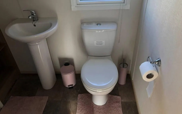 Lovely 3-bed Caravan With Hot Tub in Lincolnshire