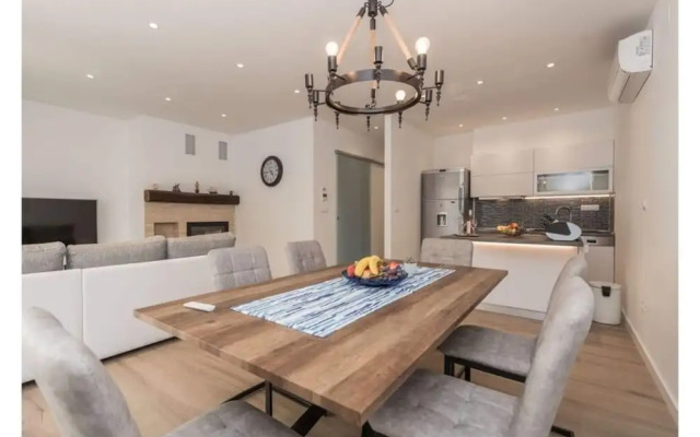 Ema With Pool & Sauna