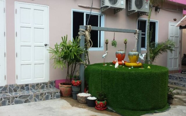 Sairee Center Guesthouse