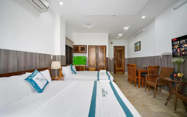 Nice House Hotel - Near My Khe Beach