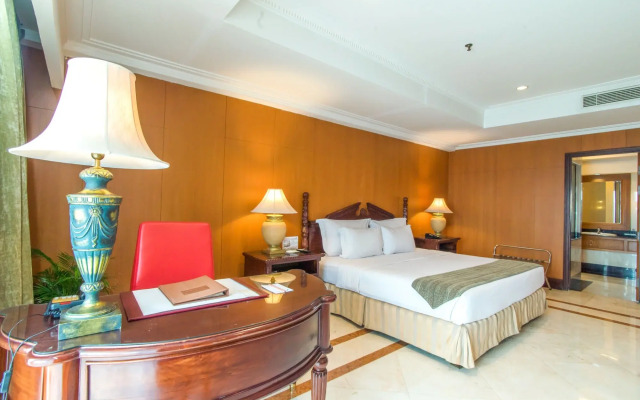 Sunlake Waterfront Resort and Convention