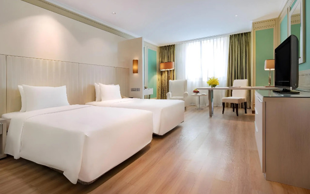 Windsor Plaza Hotel