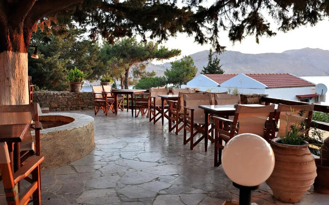 Niriides Hotel & Apartments