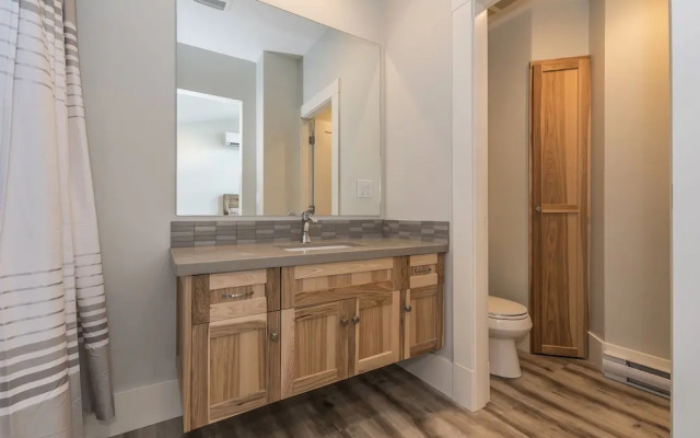 The Lodge on Harrison Lake