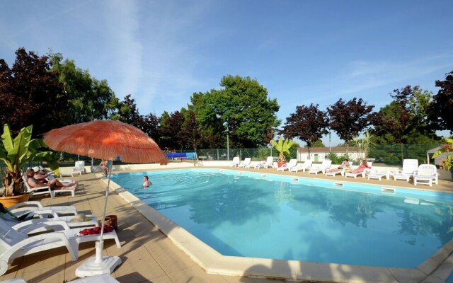 Semi-detached Bungalow With Microwave, in the Great Vendée