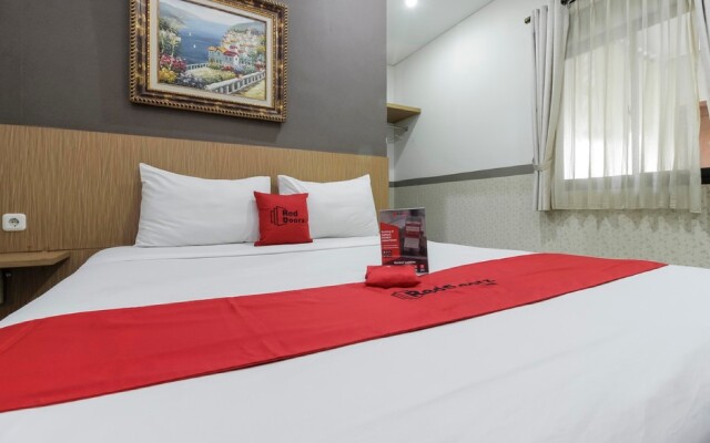 RedDoorz Plus @ Tuparev Cirebon