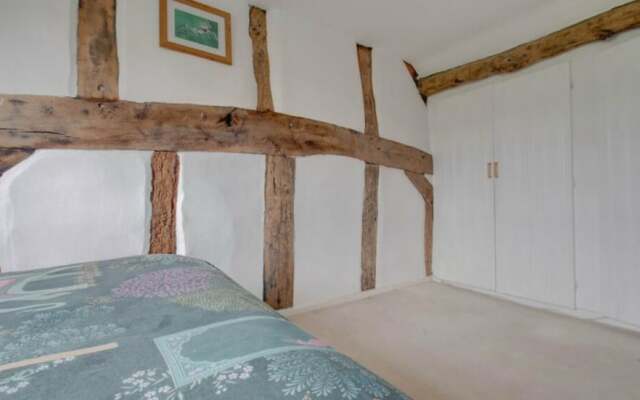 Beautiful 3-bed House in the Hamlet of Ham Green