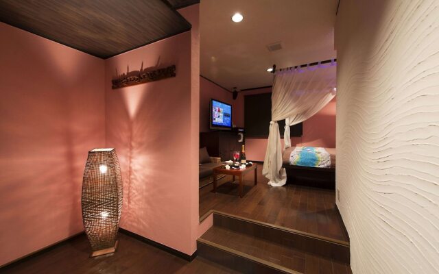 alo alo - Adults Only