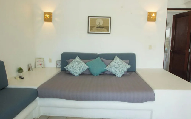 Apt. with Jacuzzi Ixt. Zihuatanejo 3 BR