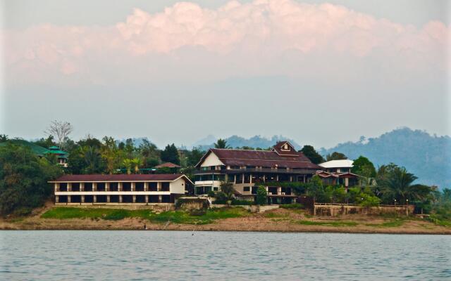 Phornpailin Riverside Resort