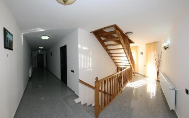 Pensiunea Casa Zarnesteana