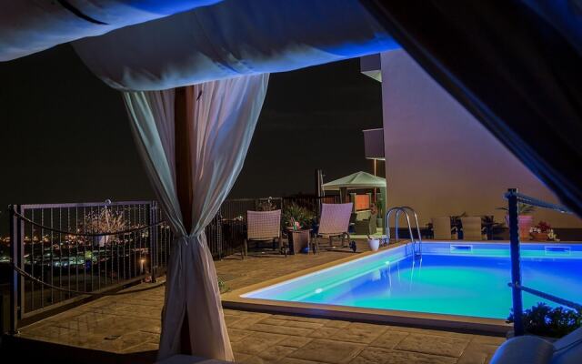 Premium Holiday Home in Kučine-Mravinci with Swimming Pool