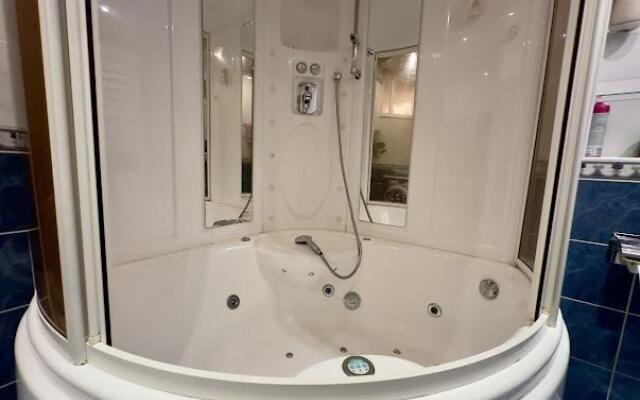 Апартаменты на 9-ой линии Васильевского острова 64/25