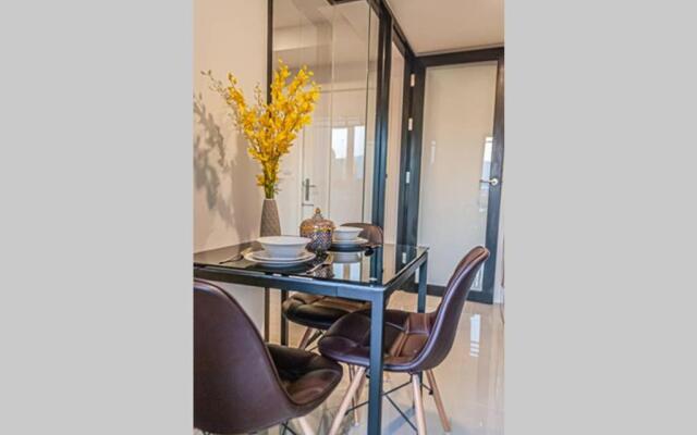 1BR Mountain/Pool View at Central festival mall.