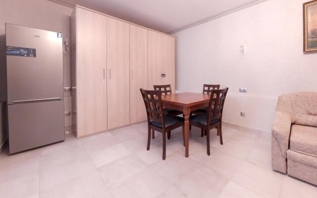 Первый доходный дом (корпус Ракета)