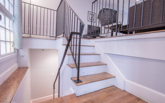 Premier Theater District Suites by Sonder