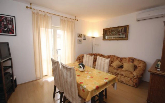 Apartment 773