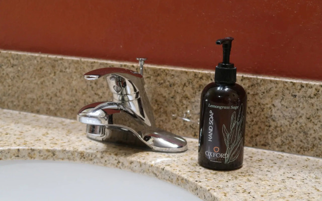 Oxford Suites Redding