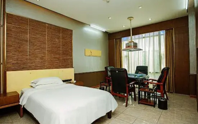 Karen Le Business Hotel