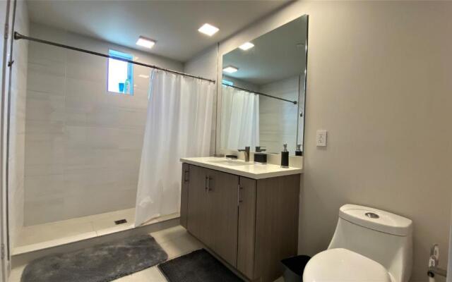 Beautiful and Sunny 3bd 2ba Hollywood Apartment