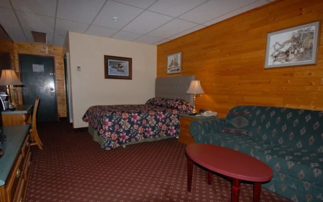 Pinewood Motor Inn