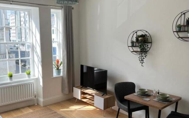 Lovely 1 Bed flat *FREE PARKING* Hoe/Barbican Plymouth