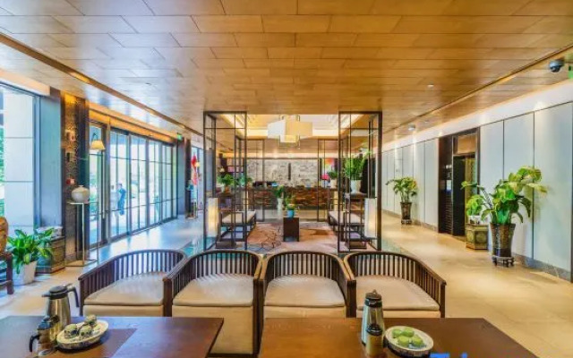 Yi Bo Hu Pan Hotel (Linghu scenic spot branch)