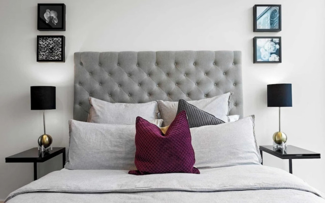 Luxuria Apartments - Collins House