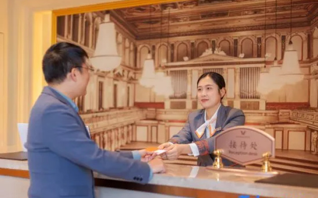 Vienna Hotel (Zhangzhou Jinfeng Industrial Park Business Center)