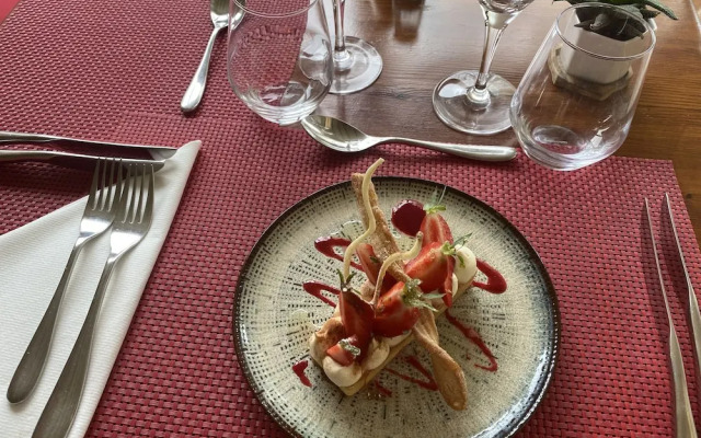 Logis Hôtel Domaine les Falaises