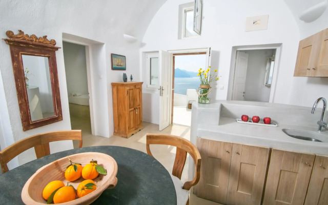 Menias Cave House