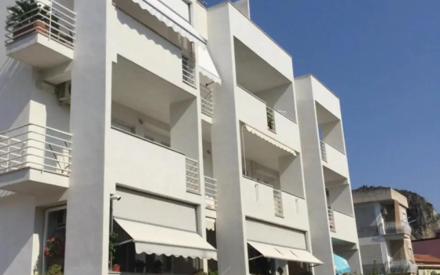Webus Apartments