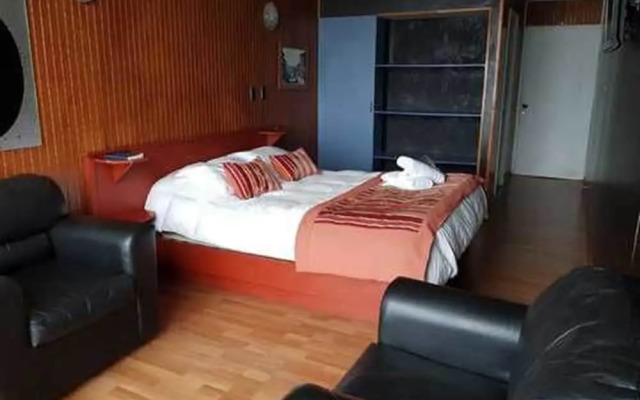 Hotel Aurora Tome