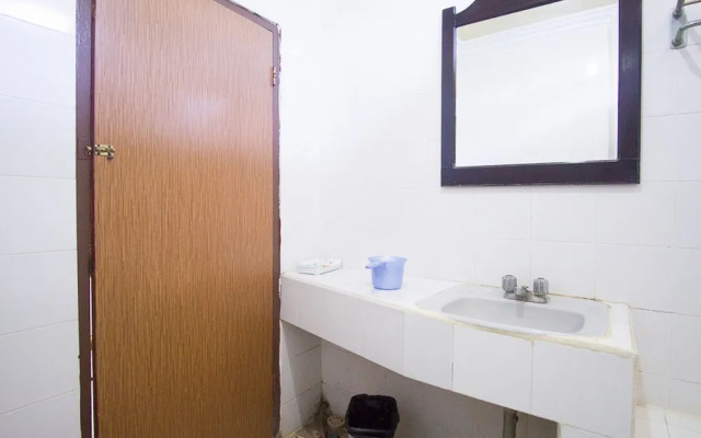 RedDoorz Plus near Pelabuhan Bitung