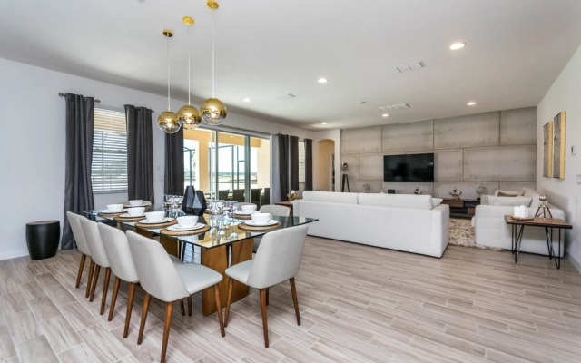 11 Bedroom 9.5 Bathroom 4792sq Foot Villa