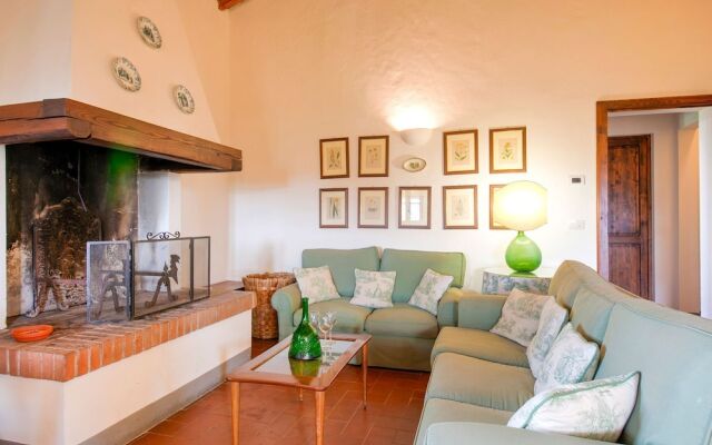 Luxurious Farmhouse in Capannoli With Pool