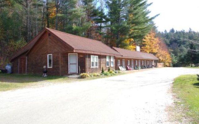 Pine Crest Motel And Cabins