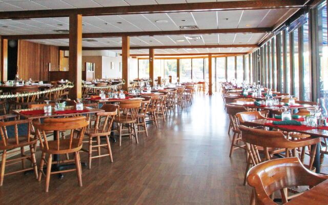 Fishermans Wharf Inn