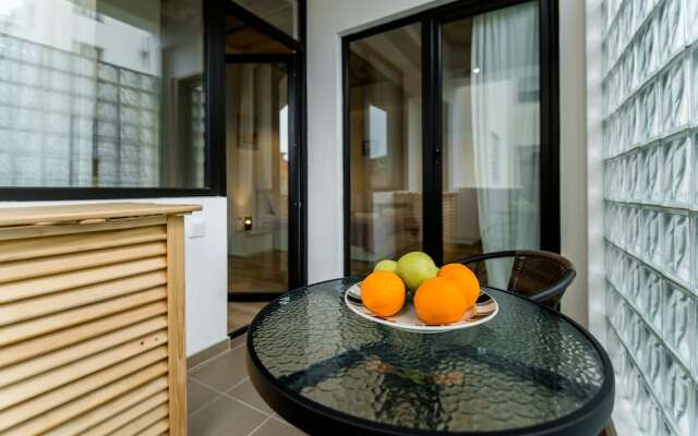 Ninoshvili Apartments by Picnic