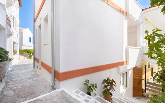 Eftopia Beachfront Studio