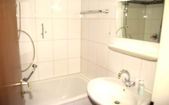AB Apartment 79
