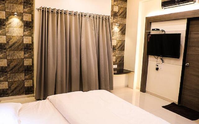 Hotel Pushpak Park