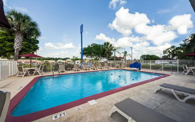 Motel 6 Lakeland, FL