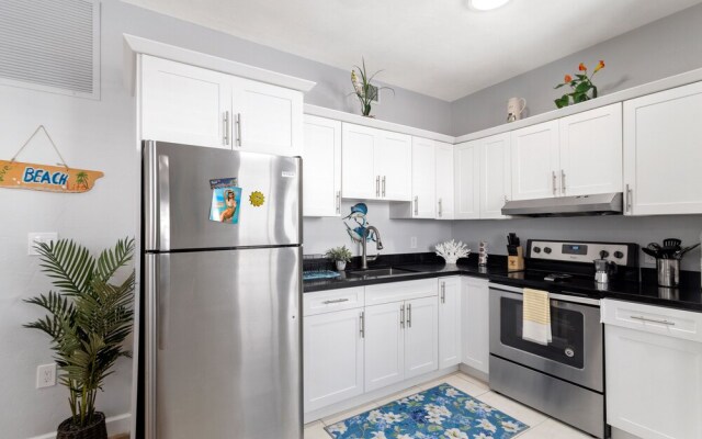 Deluxe Beach Apartment